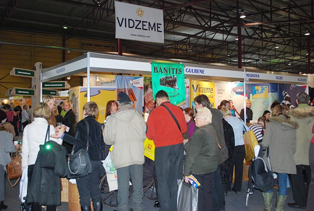 Izstādes apmeklētājus vairāk interesēja tieši Latvijas reģionālo stendu piedāvājums. Arī par mūsu novadu bija diezgan liela interese. 
Autors: No personiskā albuma