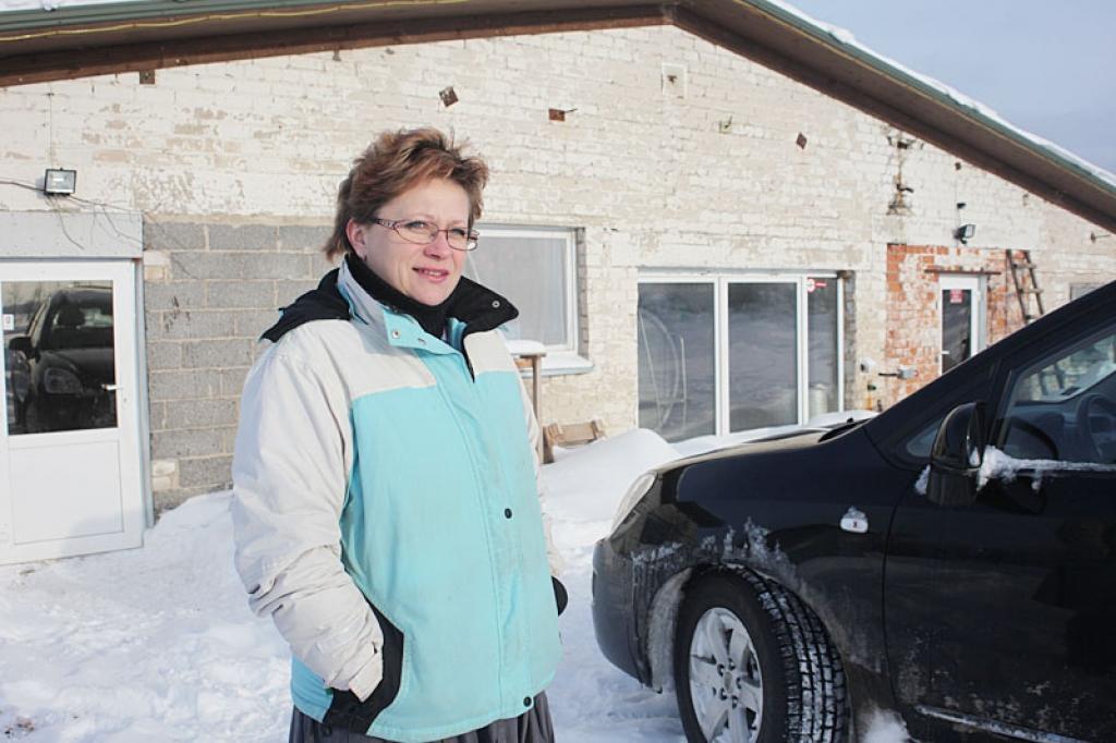 “Gatavojot bankai pārskatu par naudas plūsmu saimniecībā, ir jānorāda konkrēti mēneši un pat datumi, bet vai valsts kaut vienam zemniekam ir izsūtījusi grafiku, kas notiks martā, aprīlī vai maijā? Vai šodien kāds var pateikt, cik piena litrs maksās vasarā? Zemnieki plānot nevar neko. Diemžēl valstī lielākā problēma, kas jāapspriež – dzert 1.septembrī vai nedzert,” piktojas O.Keibeniece. 
Autors: Gatis Bogdanovs