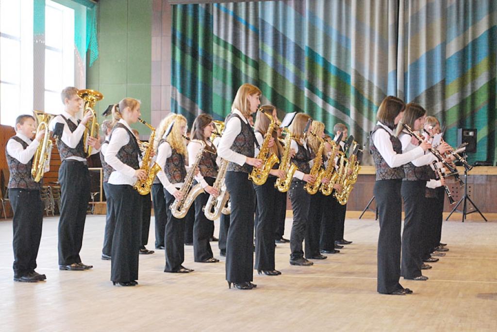 Gulbenes mūzikas skolas orķestra dalībniekus ir ļoti aizrāvusi iespēja piedalīties defilē programmā.
Autors: No personiskā albuma