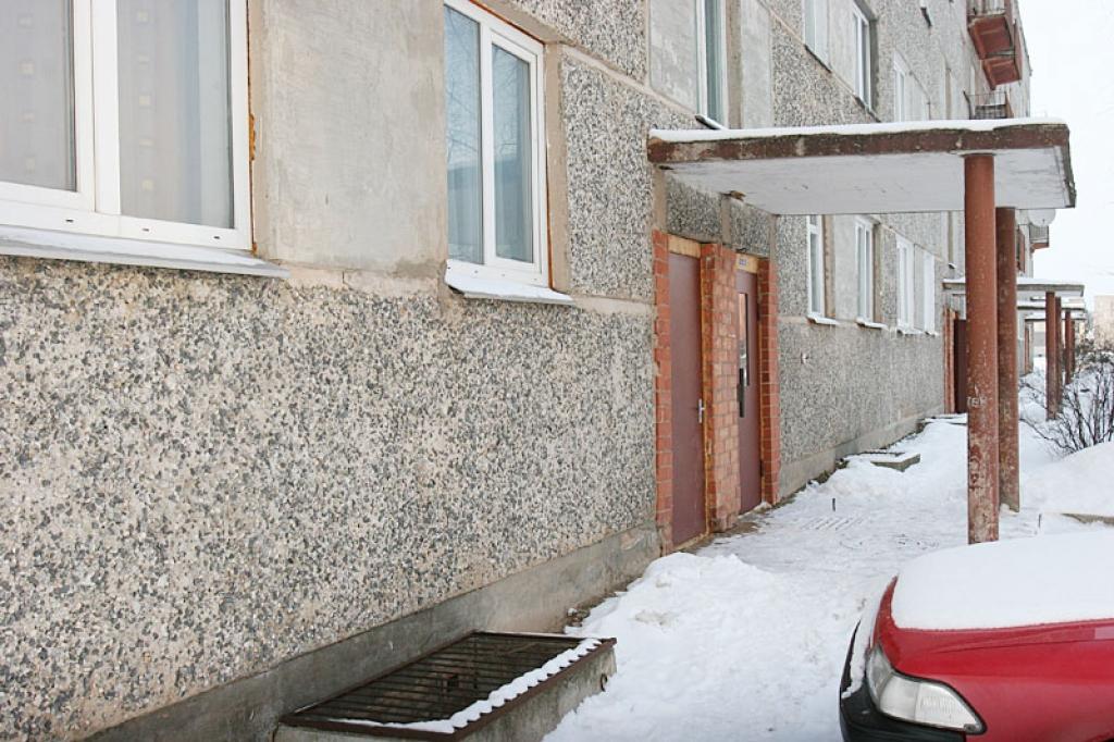 Vēl nebijis gadījums Gulbenē. Daudzdzīvokļu mājas kāpņu telpā kaimiņš sadzīves strīdu risina ar beisbola nūjas palīdzību.
Autors: Gatis Bogdanovs