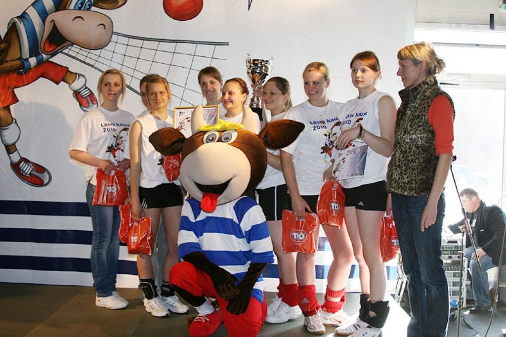 Lizuma vidusskolas vecākās grupas meitenes izcīnīja otro vietu divdesmit astoņu komandu konkurencē.
Autors: No personiskā albuma