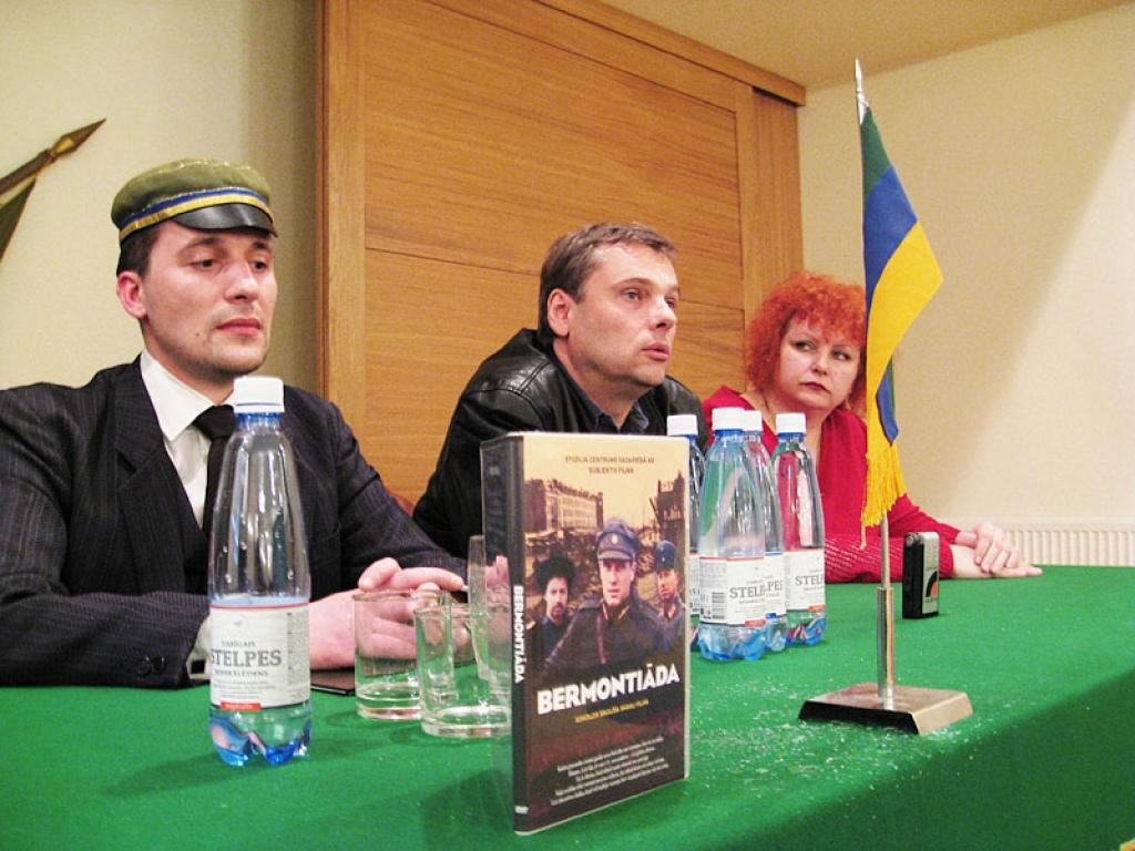  „Lettonias” prezidija vadītājs Armands Tomelis, filmas „Bermontiāda” režisors Askolds Saulītis, Valsts izglītības satura centra pārstāve Dace Saleniece. 
Autors: No personiskā albuma