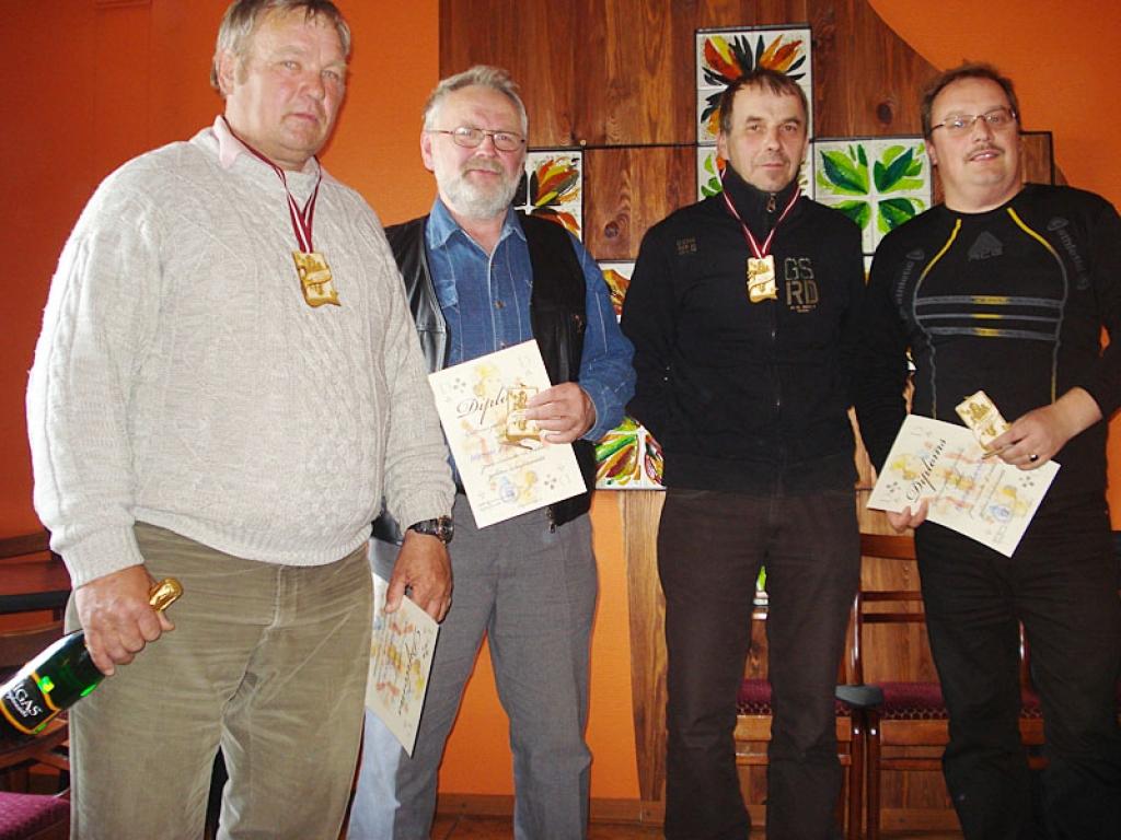 No kreisās: Ivars Briedis, Mārtiņš Bērzabinds, Andris Kāposts, Arnolds Laizāns. 
Autors: No personiskā albuma