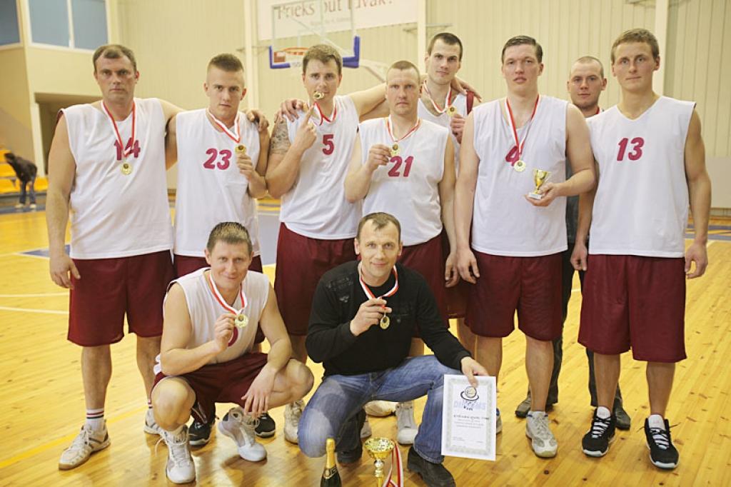 Par 2010.gada Gulbenes novada basketbola čempioniem kungiem kļuva Stāmeriena. 
Autors: Gatis Bogdanovs