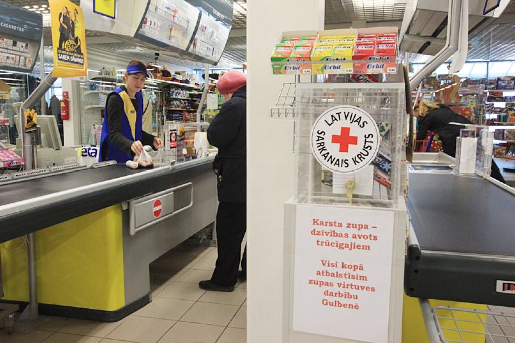 Arī mēs - visi kpopā varam palīdzēt zupas virtuvei Gulbenē, ziedojot kādu summu. Nekad nevaram zināt, kad varam nonākt trūcīgā statusā.
Autors: Gatis Bogdanovs