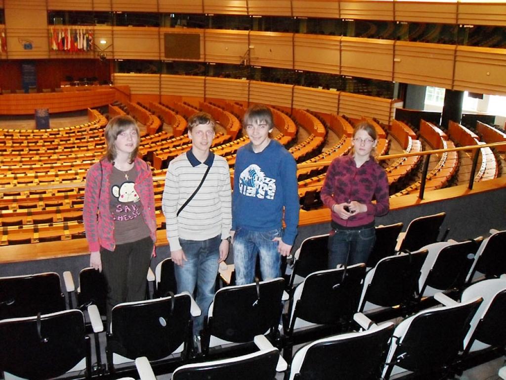 Četri skolēni no Stāķu pamatskolas, kuriem ir labākie vērtējumi mācību priekšmetos un sasniegumi mācību priekšmetu olimpiādēs un konkursos, maijā apmeklēja Briseli.
Autors: No personiskā albuma