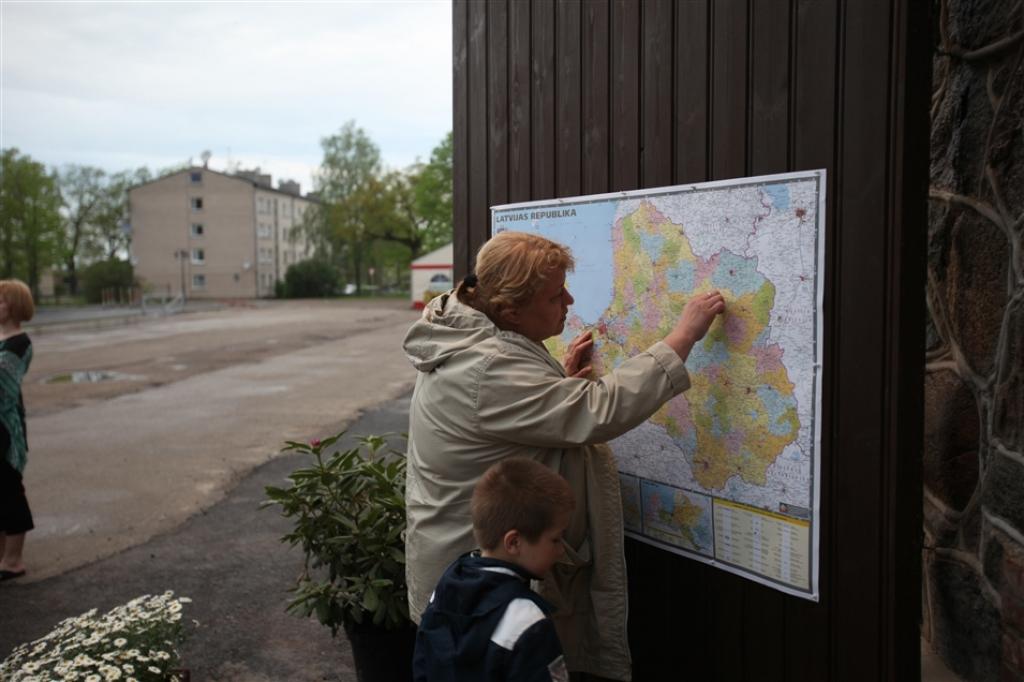 Latvijas karte pie muzeja apliecināja, ka Muzeju nakti Gulbenē apmeklējuši ne tikai ļaudis no novada pagastiem, bet arī no citām pilsētām un pat Lietuvas. 
Autors: Gatis Bogdanovs