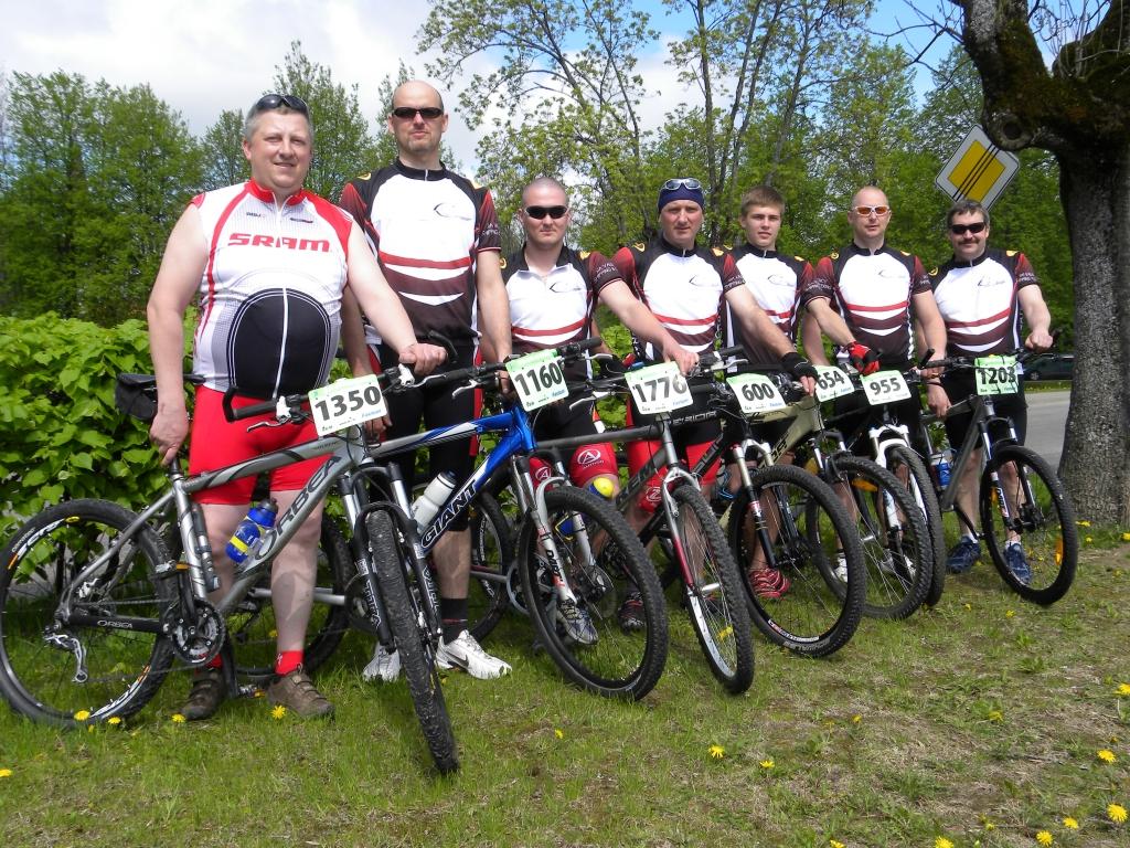 Edmunds Gobiņš (no labās), Ainārs Priedeslaipa, Kaspars Beitāns, Imants Kublačovs, Vjačeslavs Kostjučenko un Gints Āboliņš cer, ka komandu vērtējumā arī turpmāk būs labi rezultāti.
Autors: no personiskā albuma