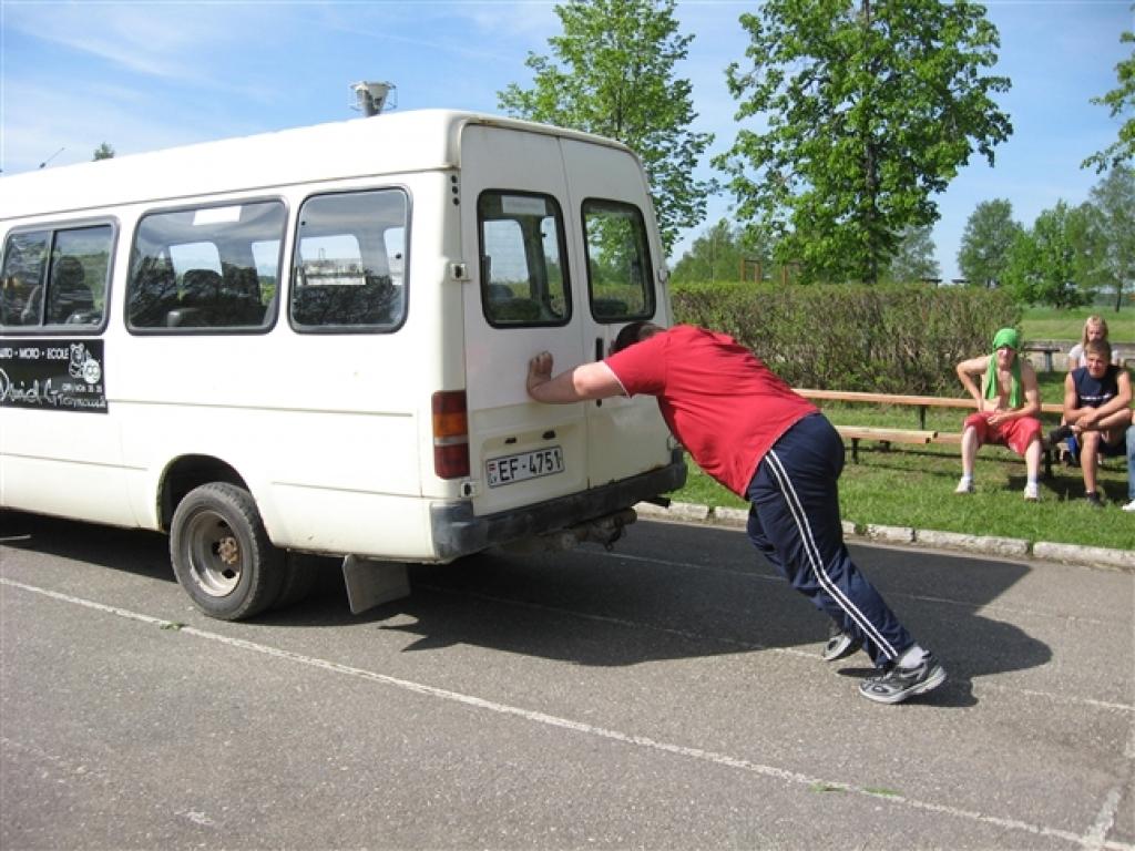 20.maijā Jaungulbenes arodvidusskolas stadionā notika Gulbenes novada jaunsargu spēkavīru sacensības. Spēkavīri veica piecus dažādus uzdevumus. 1.vietu sacensības izcīnīja Jānis Gorsvāns, 2.vietā – Kaspars Beinars, 3.vietā – Linards...
Autors: Inita Savicka