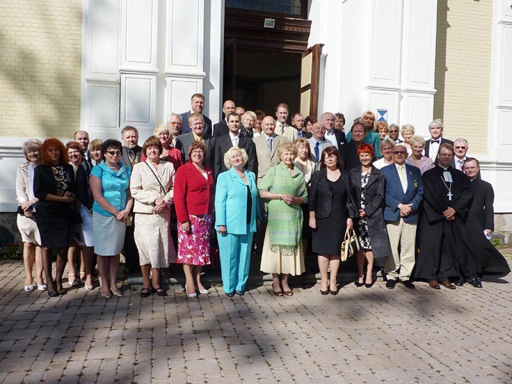 Gulbenes rotarieši kluba 10 gadu jubilejā kopā ar draugiem.
Autors: No personiskā albuma