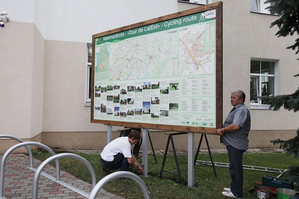 Vietējie iedzīvotāji izvēlas vairāk ceļot pa Latviju, Igauniju un Lietuvu. Tagad viņiem būs iespēja izmēģināt arī jauno velomaršrutu pa Vidzemi un Dienvidigauniju. Projekta gaitā arī mūsu novadā ir izvietoti jauni informācijas stendi un velonovietnes.
Autors: Gatis Bogdanovs