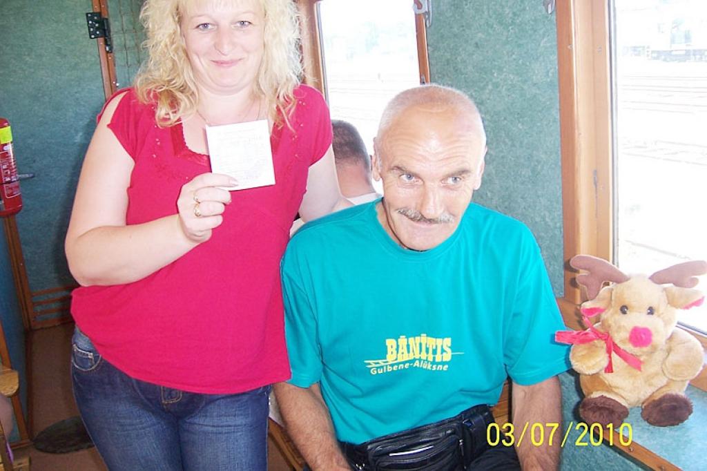 Auzānu/Lībiešu komanda no Gulbenes novada izcīnīja 19.vietu. Viens no uzdevumiem bija atraktīvā veidā nofotografēties ar bānīša konduktoru.
Autors: No personiskā albuma