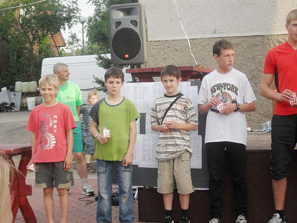 Četrdienu starptautiskajās orientēšanās sacensībās Lietuvā Renārs Kokorevičs H 12 B grupā izcīnīja 1.vietu. (trešais no kreisās)
Autors: No personiskā albuma