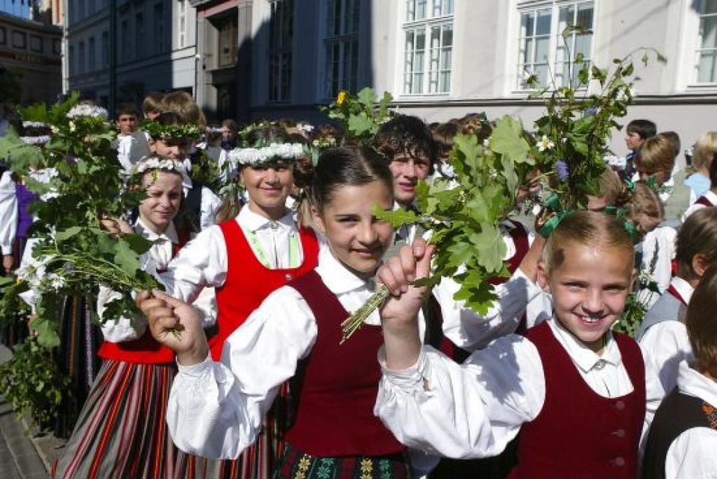 Autors: No interneta