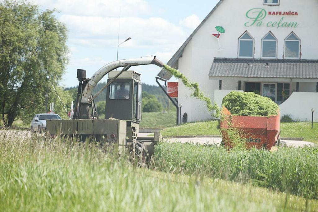 Lopbarību gatavo arī Lizuma pagasta bioloģiskajā zemnieku saimniecībā “Velēna”. 
Autors: Gatis Bogdanovs