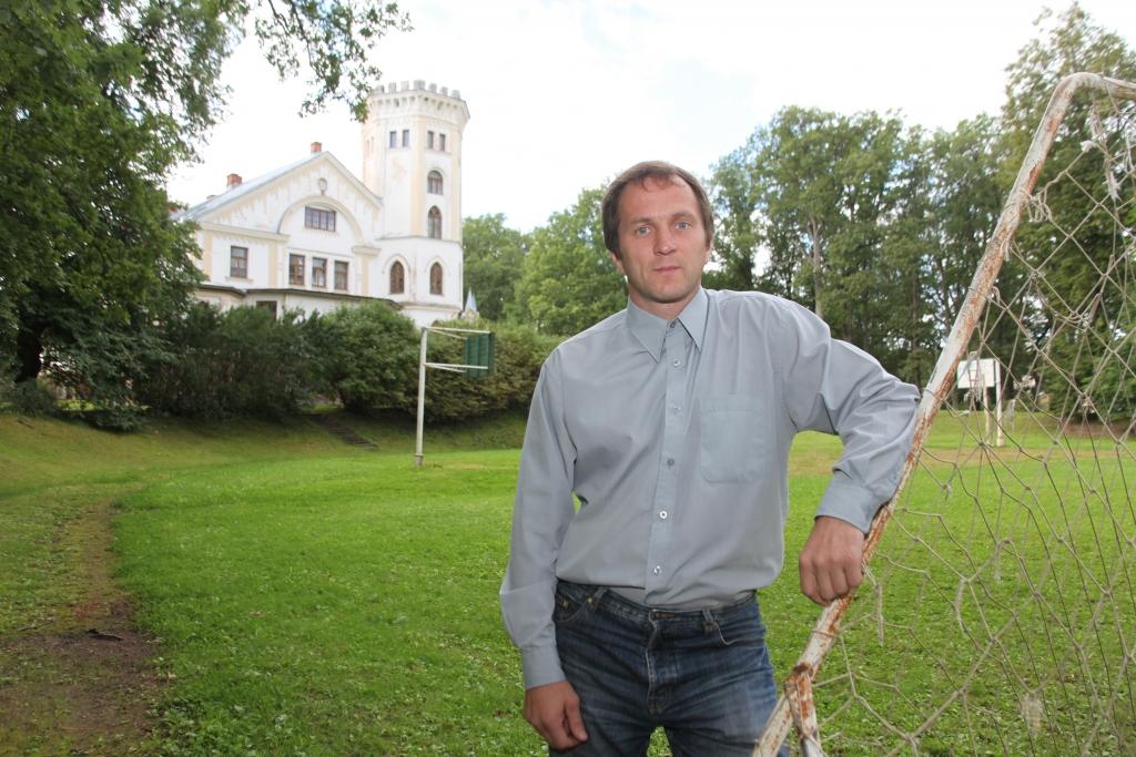 Sporta zāle mums it kā ir, taču tā nav sevišķi liela. Mēs būtu ļoti priecīgi, ja varētu sakārtot arī sporta laukumu, lai bērniem būtu iespēja trenēties un sportot normālos apstākļos,