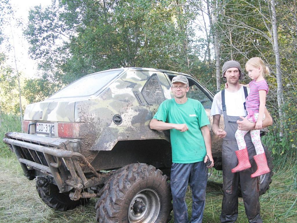 Nesen Valdis Ločmelis un Kārlis Birznieks startēja trofi - reida sacensībās Rugājos, kur 