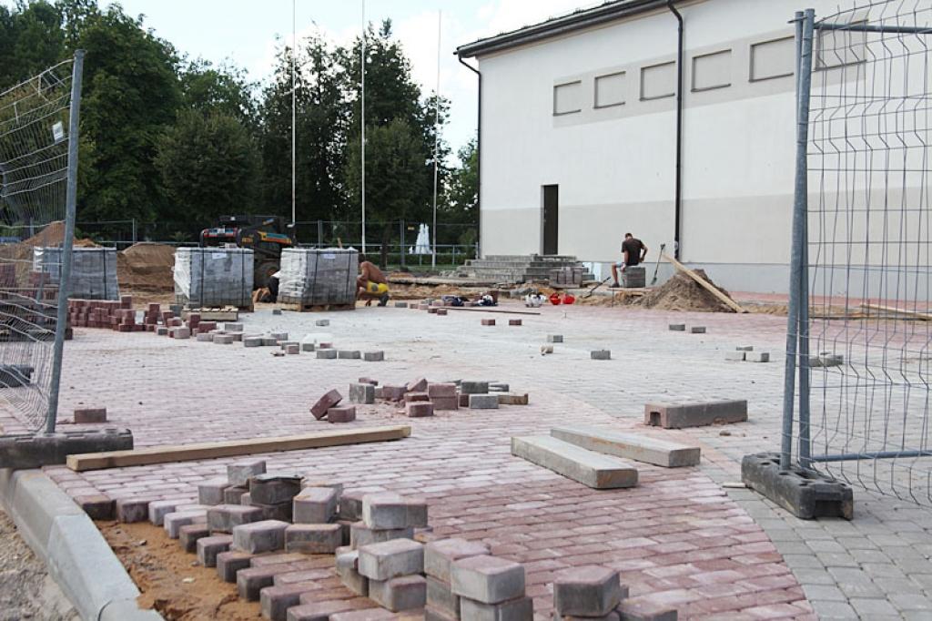 Iekšdarbi jau ir gandrīz paveikti, taču joprojām vēl rit darbs pie kultūras centra apkārtnes labiekārtošanas.
Autors: Gatis Bogdanovs 