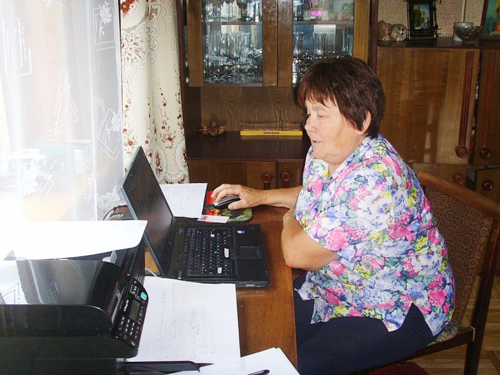 Gulbeniete Kornēlija Aule saka lielu paldies Gulbenes bibliotēka, ka tā ir īstenojusi tik nozīmīgu pasākumu. “Esmu tik priecīga,m ka tagad protu strādāt ar datoru. Pati to nekad neuzņemtos un neizdarītu.”
Autors: No personiskā albuma