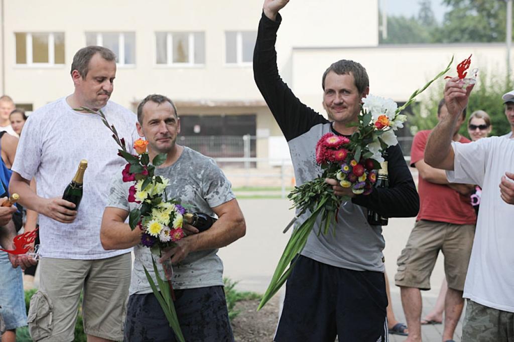 Vislabāk veicās M.Švarca – Švampāna/ G.Cimdiņa ekipāžai, kurai izdevās izcīnīt 2.vietu savā “4WD” klasē, no uzvarētājiem Ali Jansona/ Ivara Krieva atpaliekot par 41,5 sekundēm. 
Autors: Gatis Bogdanovs