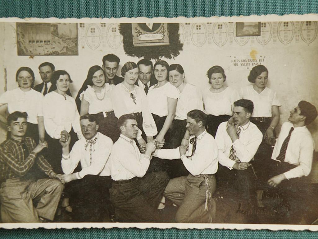 1937.gada 27.februārī Dūrē! Varbūt kāds šajā attēlā atpazīst savus tuviniekus?
Autors: No Aivara Zača arhīva