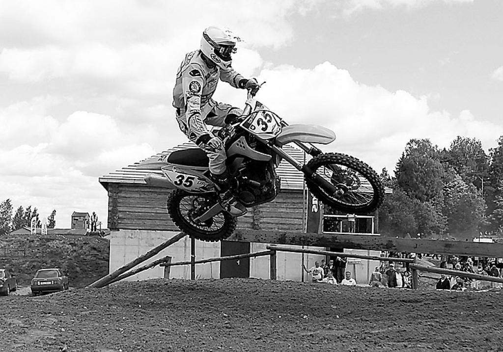 Motosports Didzim Gorbenko ir kļuvis par dzīvesstilu. Viņš nav ar mieru tam šobrīd atmest ar roku, jo tikai tagad sāk parādīties panākumi.
Autors: Gatis Bogdanovs (no arhīva)