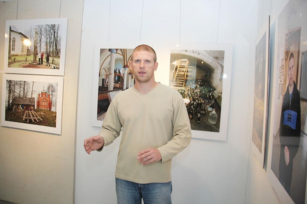 Anatolijs Savickis uzskata, ka fotogrāfam Klausam Štoberam fotogrāfijās ir izdevies atainot to, kādi mēs esam. Viņš ir pamanījis daudz ko tādu, kam mēs droši vien vienkārši paietu garām.
Autors: Gatis Bogdanovs 