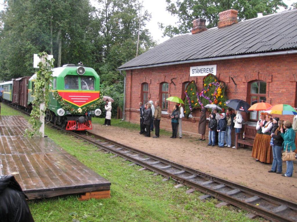 Svētku gaviļnieks, ciemiņu sagaidīts, ieripo Stāmerienā.
Autors: Gatis Bogdanovs