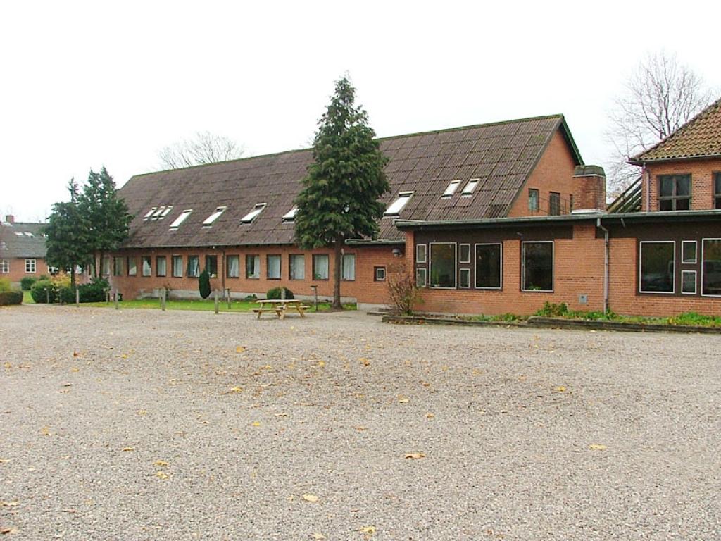 Tā izskatās daļa no Uge privātās skolas Dānijā, kurā jau pagājušajā mācību gadā mācījās 20 bērni no Gulbenes novada. Arī šogad te laipni gaida 10 Latvijas bērnus. 
Autors: Sandra Lipiņa