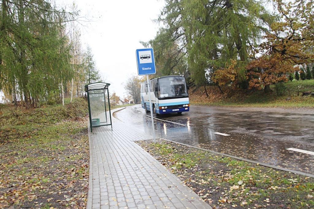 Pirms rekonstrukcijas deputāti aicina izanalizēt kļūdas, kas pieļautas iepriekšējās kārtās. Ir diskutējami, vai pieturvieta pie slimnīcas, kura tagad ir pacelta uz kalna pusi slīpumā, ir piemērotā vietā?
Autors: Pārsla Konrāde