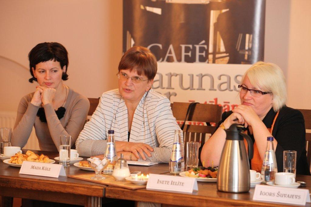 Autors: No personiskā albuma