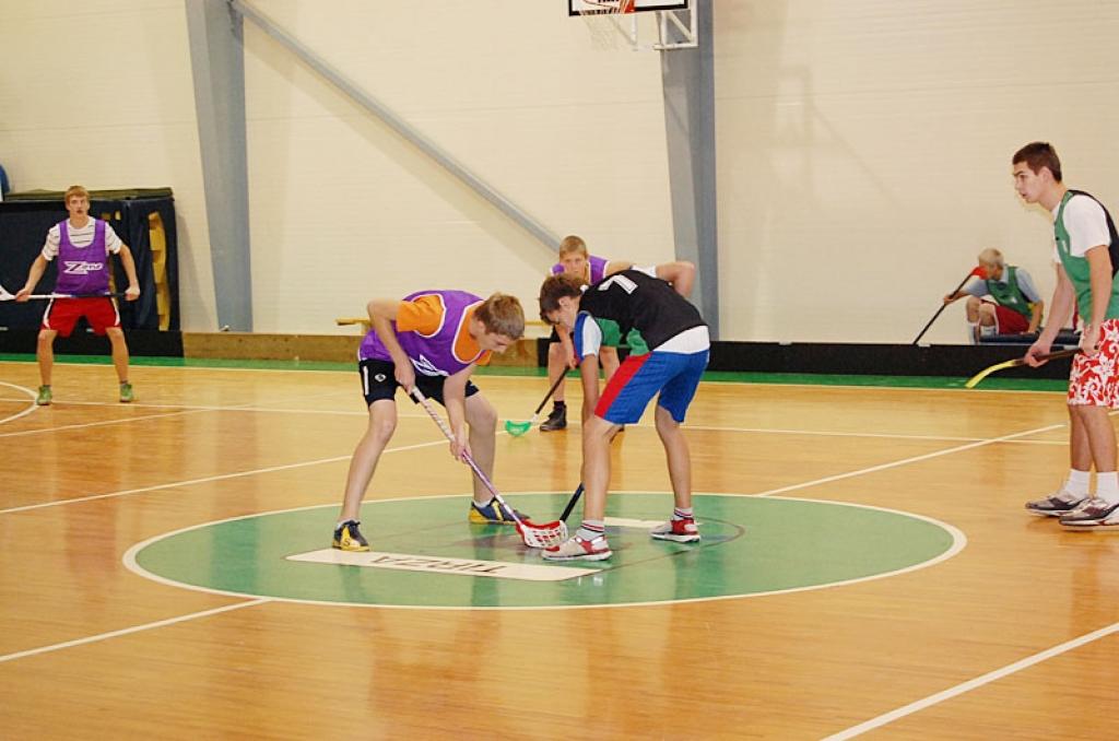 Florbols Tirzā iegyuvis lielu atsaucību. Pašreiz notiek pagasta florbola čempionāts.
Autors: No personiskā albuma