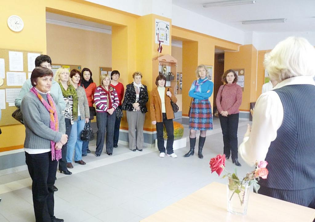 Valmieras skolu bibliotekāri iepazīst darbu Gulbenes novada bibbliotēkās.
Autors: No personiskā albuma