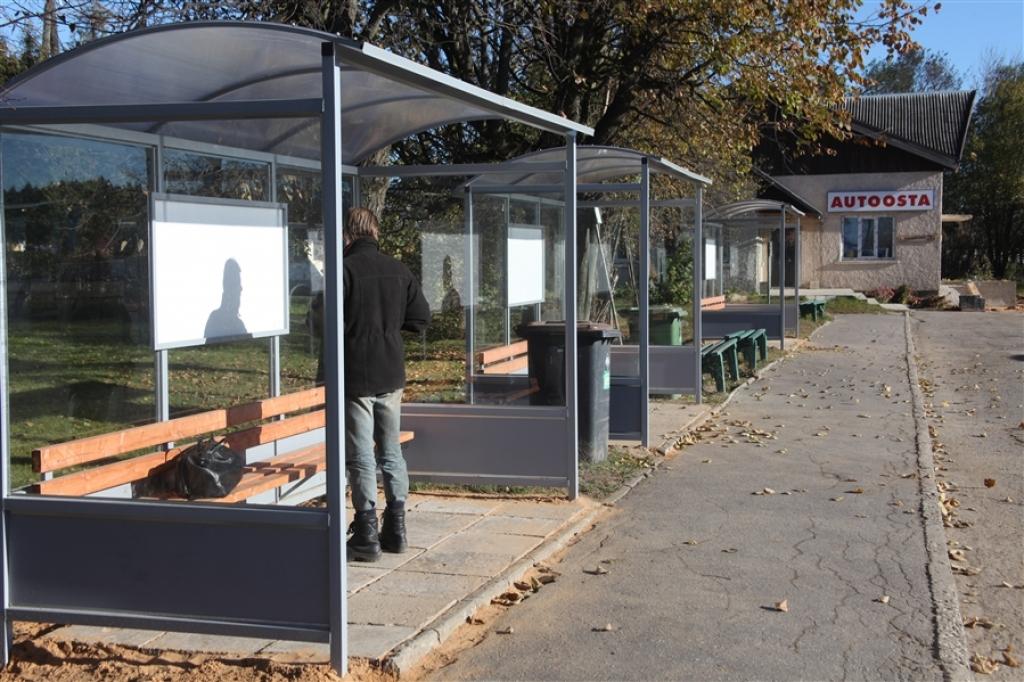 Gulbenes autoostas pieturvietās ierīkotas četras nojumes. Pasažieri ir priecīgi, ka nav vairs jāmirkst lietū.
Autors: Gatis Bogdanovs