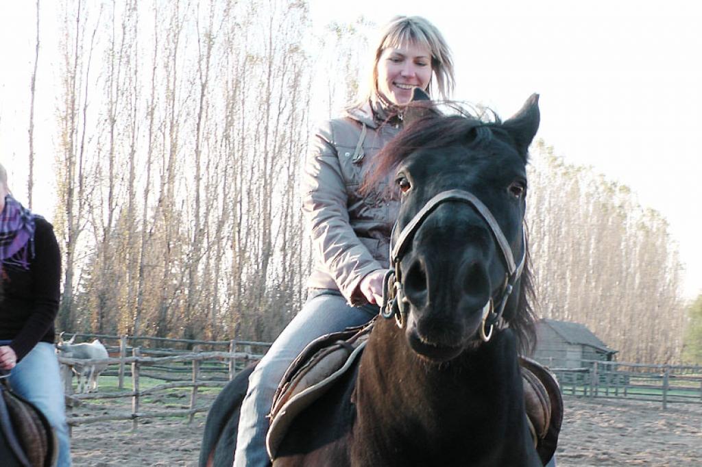 Izrādās, ka arī Ungārijā zirgi rikšo tāpat kā Latvijā. Par to pārliecinājās brauciena dalībniece lauku attīstības speciāliste Gulbenē Aija Supe.
Autors: No personiskā albuma