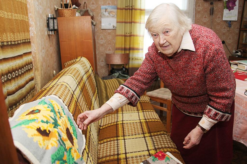 Ritas Frišmanes hobiji - krustvārdu mīklu minēšana, anekdošu un karikatūru krāšana, spilvendrānu izšūšana.
Autors: Gatis Bogdanovs 