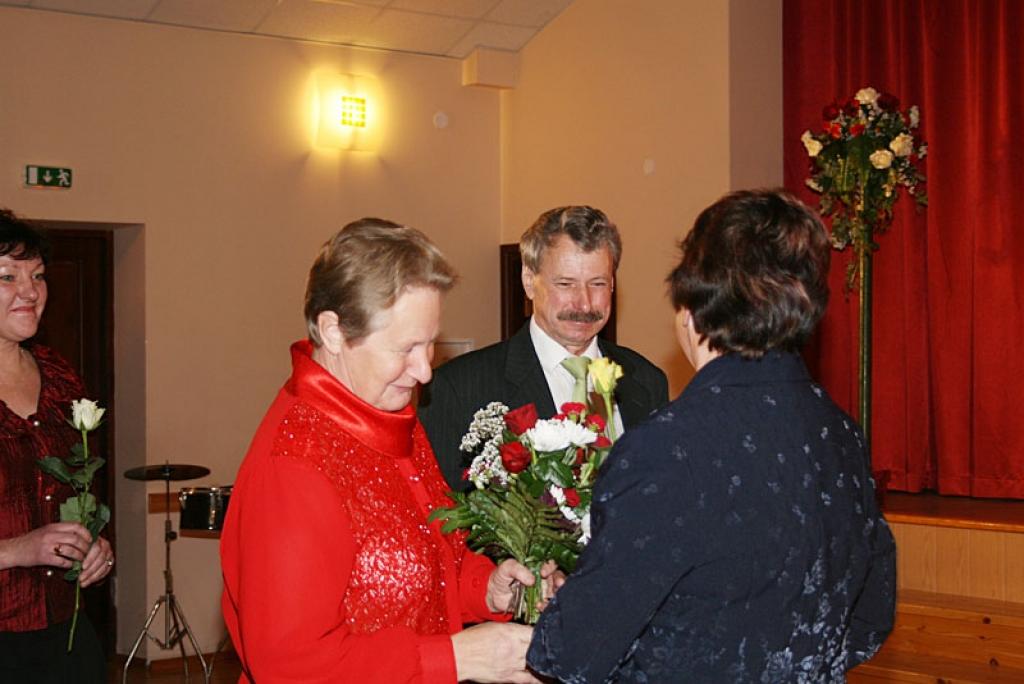 Aizupiešu ģimenei pateicības vārdi skanēja par aktīvu līdzdalību pagasta sabiedriskajā dzīvē, par kopā turēšanos un mīlestību pret dzimto pusi.
Autors: Jana Igaviņa