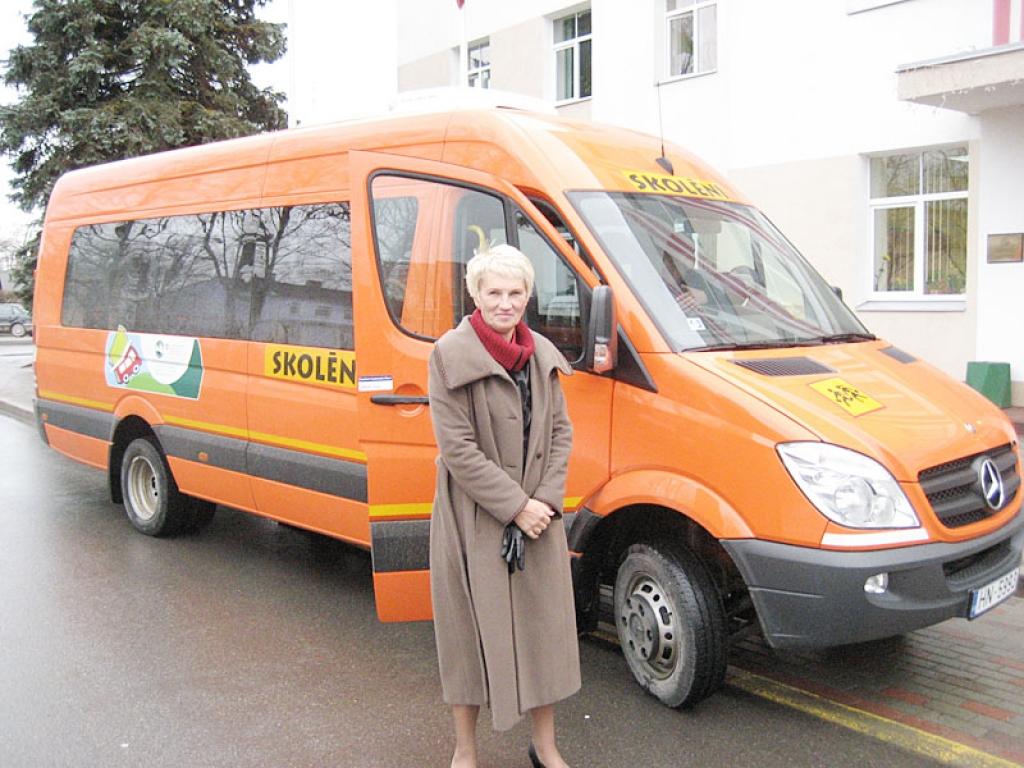 Sestdienas rītā atrādīšanai pie Gulbenes novada domes piebrauca jaunais Daukstu pamatskolas skolēnu pārvadāšanai paredzētais autobuss. Domnieki aplūkoja un atzinīgi novērtēja šo autobusu gan no ārpuses, gan no iekšpuses.
Autors: Diāna Odumiņa