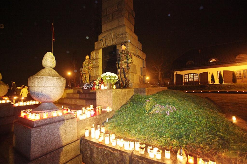 Brīvības piemineklis Gulbenē Lačplēša dienā.
Autors: Gatis Bogdanovs 