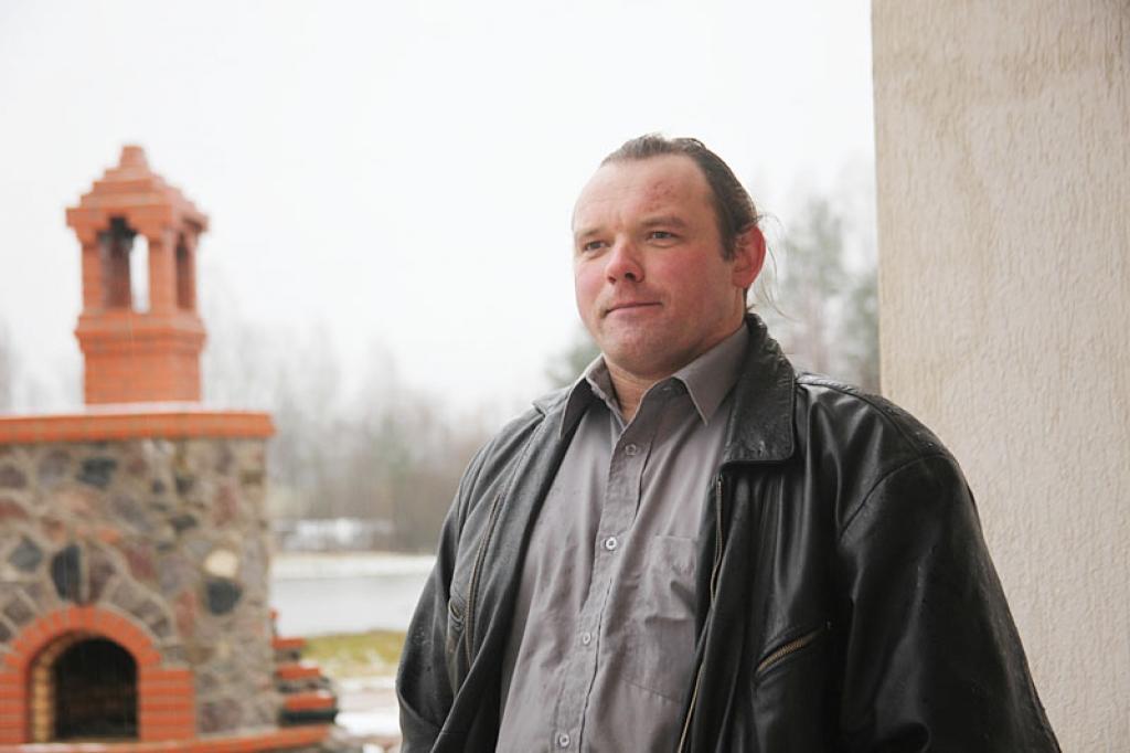 Beļavas pagasta zemnieku saimniecības “Laimiņi” īpašnieks Dzintars Biziks 17.novembrī Zemkopības ministrijā saņems medaļu “Par centību”. Viņu šim apbalvojumam pieteikusi Gulbenes lauksaimnieku biedrība. “Ir patiess prieks, ka mūsu novada lauksaimnieks ir novērtēts,” atzīst lauksaimnieku biedrības valdes priekšsēdētājs Andris Gargurnis.
Autors: Pārsla Konrāde