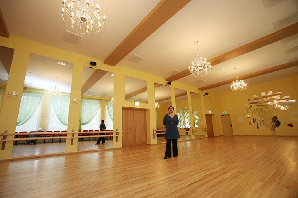  “Galvenais, lai uz pasākumu cilvēki nāktu ar iekšēju svētku sajūtu, ar vēlmi svinēt kultūras centra pusgadsimta jubileju. Ja būs šis svētku noskaņojums, es ticu, ka ikviens šajā vakarā radīs prieku,” saka Edīte Siļķēna.
Autors: Gatis Bogdanovs 