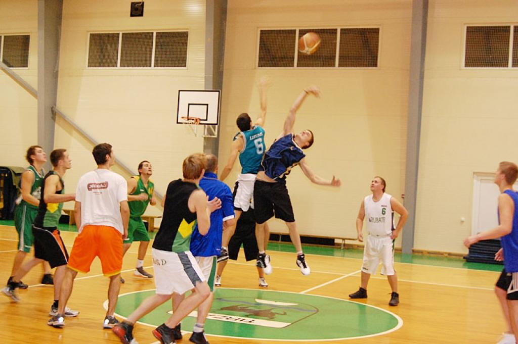 Turnīrā sacentās četras vīriešu komandas, izspēlējot spēles katra ar katru.
Autors: No personiskā albuma