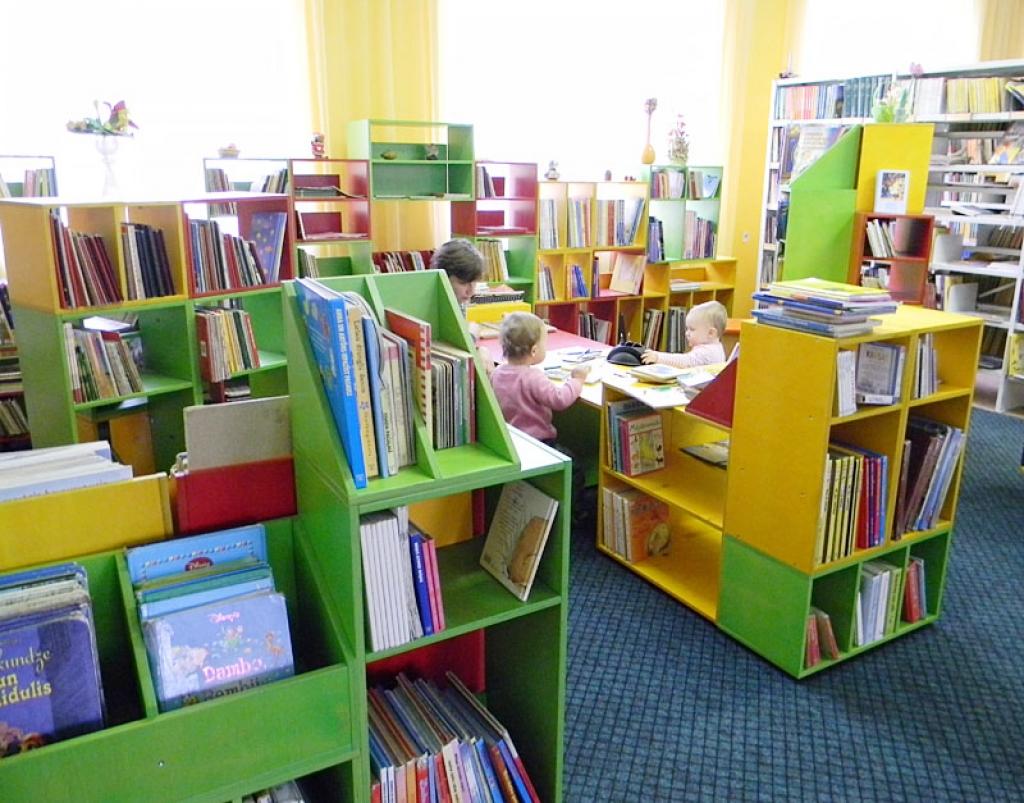 Gulbenes bērnu bibliotēkā rotaļu stūrītis pašiem mazākajiem apmeklētājiem patīk.
Autors: Solvita Lībere