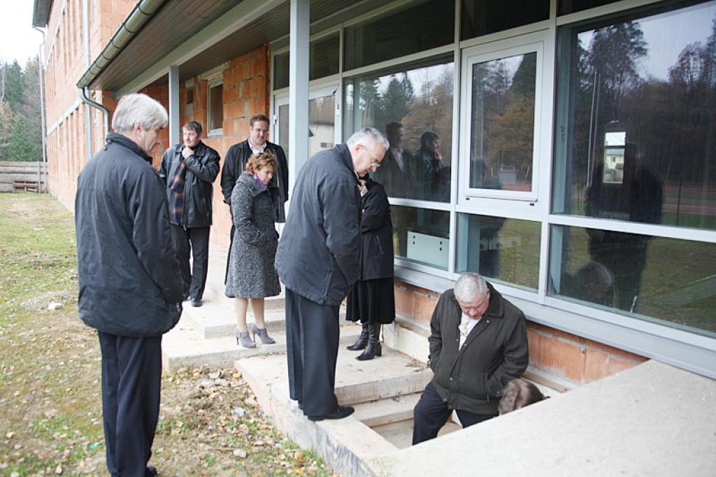 Novada deputāti apskatīja Gulbenes novada valsts ģimnāzijas nepabeigto starpbūvi.
Autors: Gatis Bogdanovs 