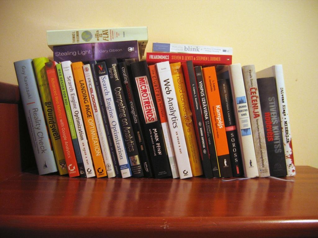 Autors: no interneta