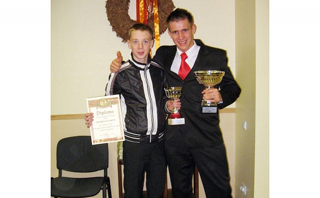 Didzim Gorbenko (no labās) un Valērijam Kuzminam šī ir bijusi laba sezona. Puiši ir gatavi arī jaunām cīņām nākamgad.
Autors: No personiskā albuma