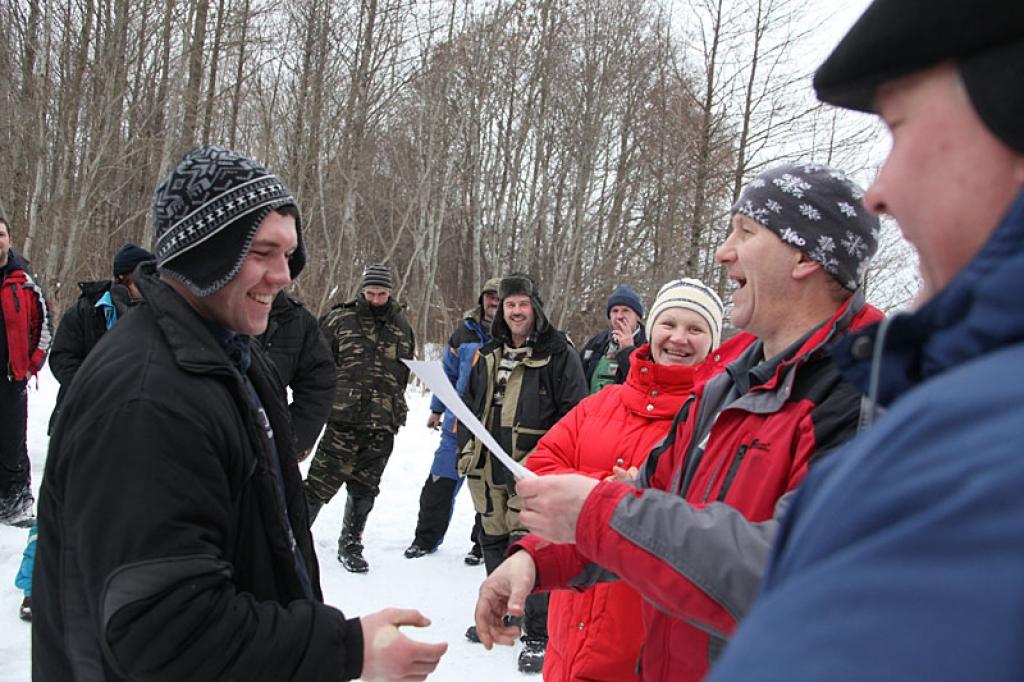 Pēc tam, kad bija nosvērti lomi, noskaidrojās, ka sacensību uzvarētājs vīriešu konkurencē šoreiz ir Jānis Baltaisbrencis no Lizuma. Viņa loms bija 2,395 kilogrami.
Autors: Gatis Bogdanovs 