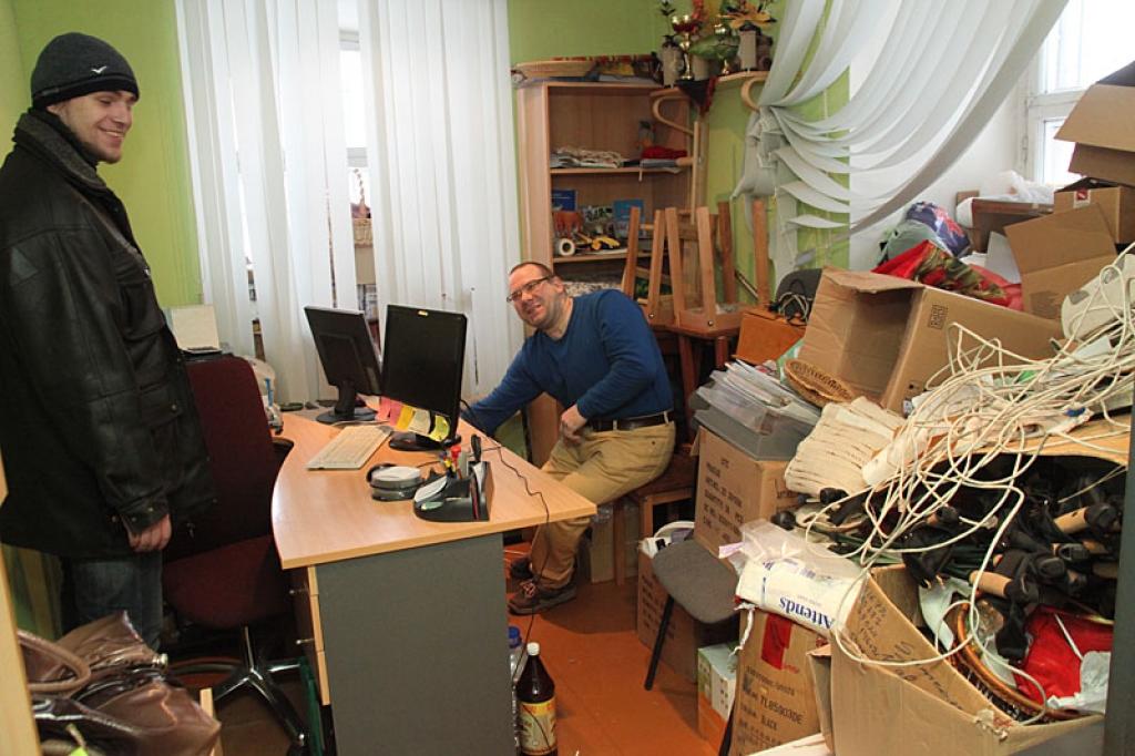 Trīs nedēļas, kamēr notiek remonts, ko veic vietējā Gulbenes firma, Gulbenes Invalīdu biedrībai nāksies dzīvot šaurībā. Pēc remonta ir cerības darbību izvērst jau divās telpās.
Autors: Gatis Bogdanovs 