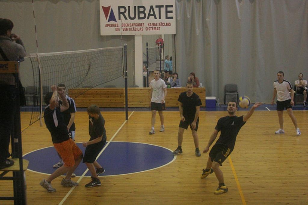 Spēlē Litenes un Jaungulbenes volejbolisti.
Autors: Gatis Bogdanovs 