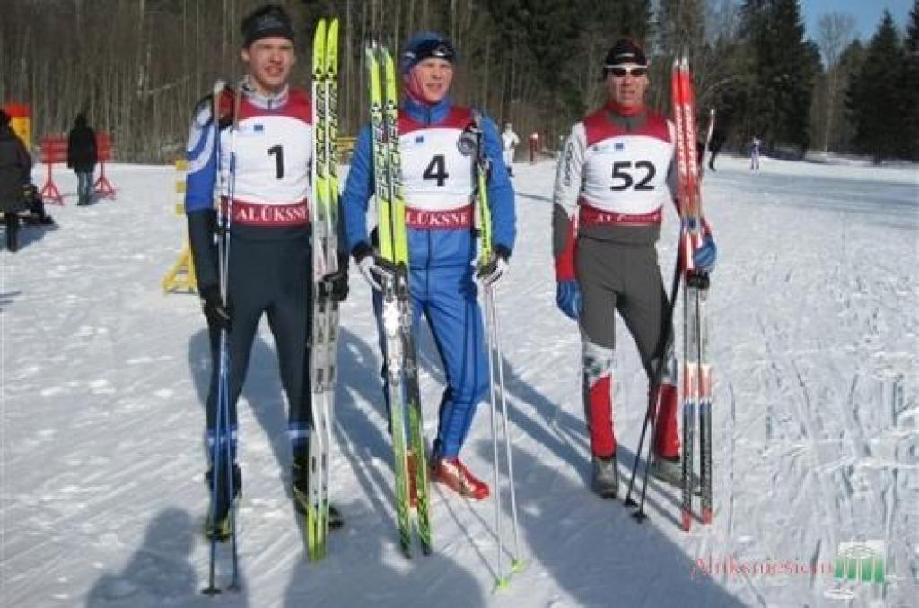Ar gulbenieša Jāņa Paipala (centrā) uzvaru šodien 